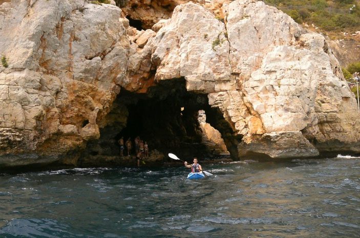 Rutas en kayak de mar por la Cala del Moraig